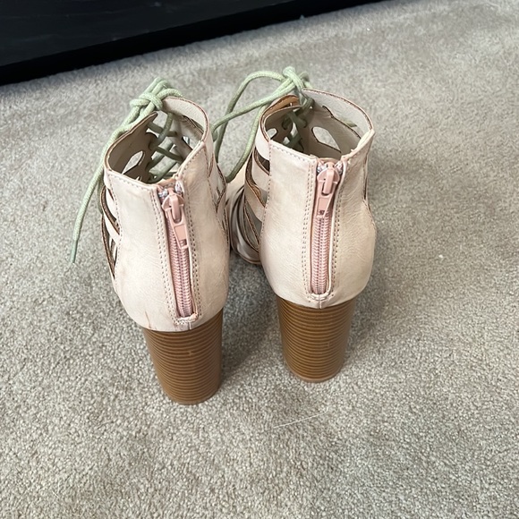 NIB Lace-up leather open toe gladiator booties with stacked block heel - Picture 3 of 9